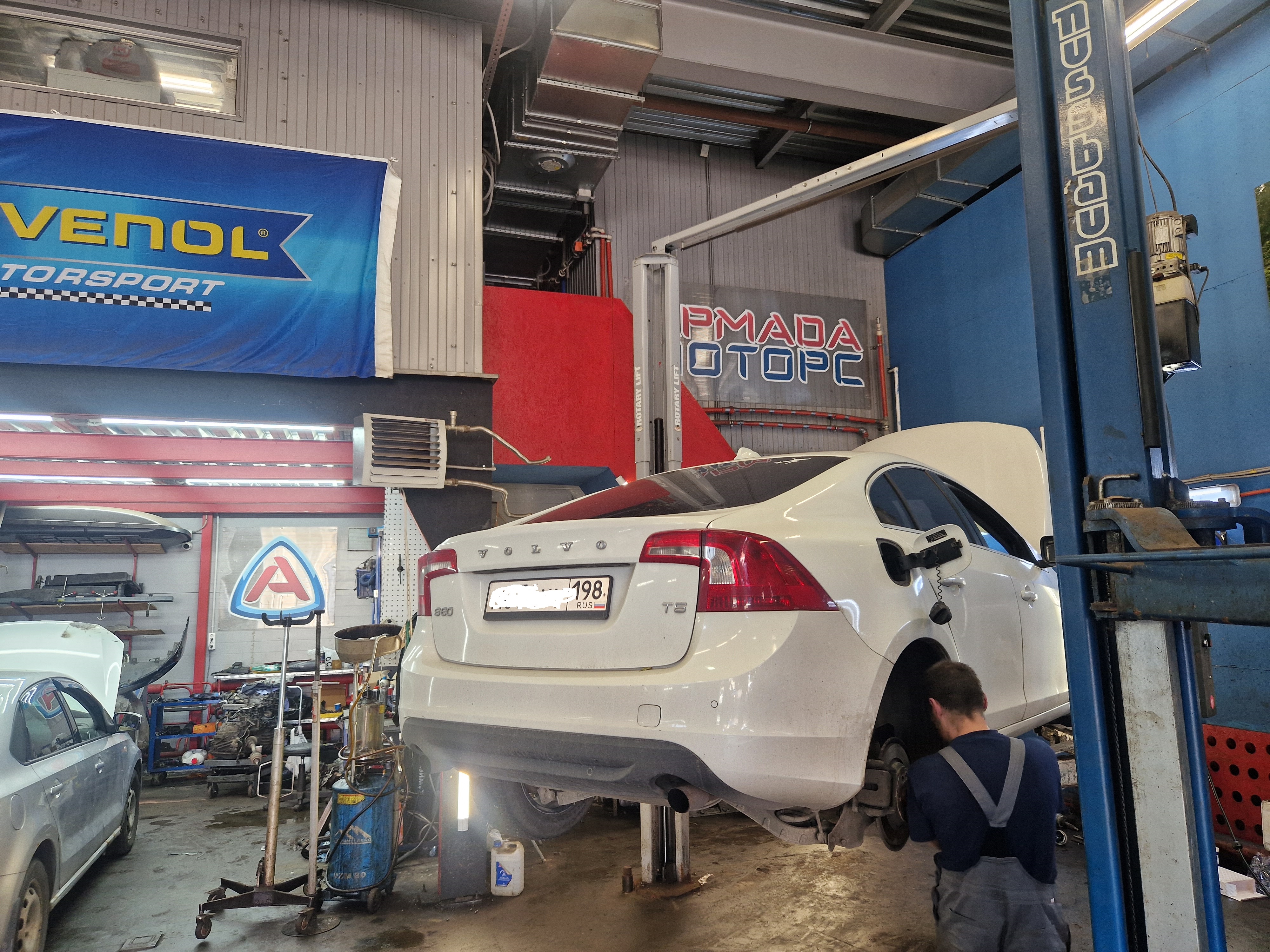 Volvo S60 с запахом бензина: как мы спасли авто клиента за один день